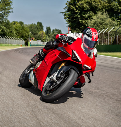 Panigale-V4-S-MY20-Red-01-Easier-to-ride-01-Grid-People-414x434.jpg
