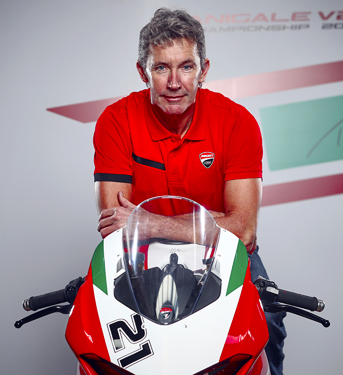 Troy-Bayliss-01-carosello-677x740.jpg