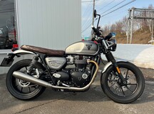 TRIUMPH ストリートツイン